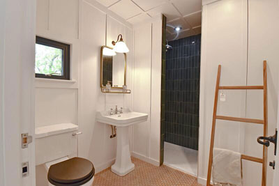 Modern cabin bathroom