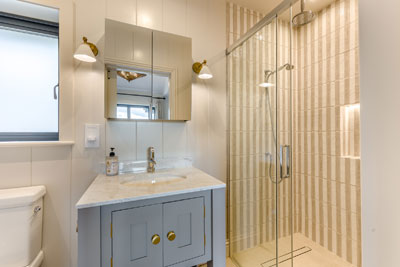 Master en-suite shower